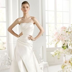 BRAND NEW w/tags. Pronovias wedding gown dress